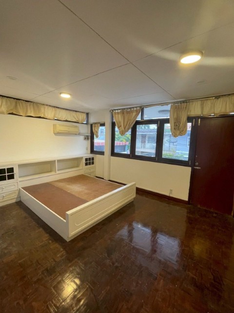 ให้เช่าบ้านเดี่ยว2ชั้น รีโนเวทใหม่ทั้งหลัง ถนนสุขุมวิท71 แอร์เฟอร์นิเจอร์ครบ มี4ห้องนอน3ห้องน้ำ1ห้องแม่บ้าน ราคาเช่าเดือนละ45,000บาท