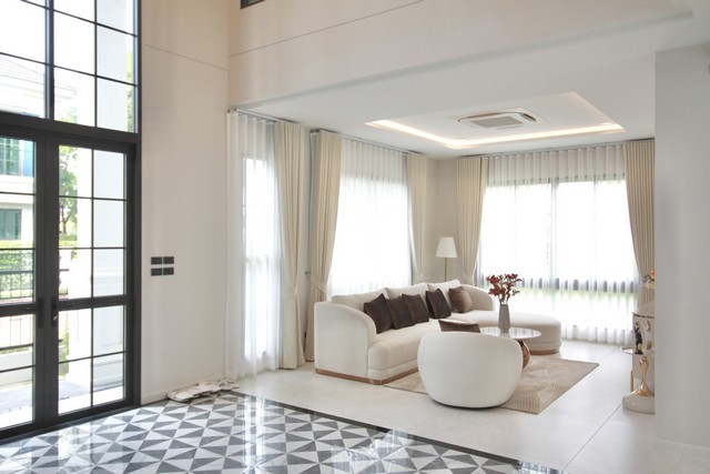 บ้านเดี่ยวหลังมุมให้เช่า ในโครงการเศรษฐสิริ บางนา กม.10 ทำเลเยี่ยม ติดถนนบางนา-ตราด ใกล้สนามบินสุวรรณภูมิ และเมกา บางนา