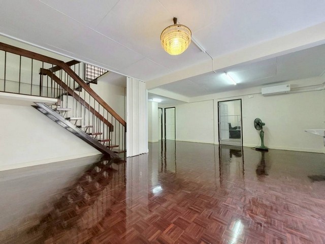 ให้เช่าบ้านเดี่ยวรีโนเวทใหม่ 92 ตารางวา 300 ตารางเมตร พระราม 9 ซอย 41 จดทะเบียนใด้