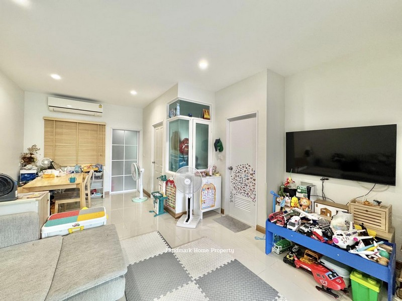 LM25-0085 ขายทาวน์โฮม 2 ชั้น โกลเด้นทาวน์ พหลโยธิน ลำลูกกา เนื้อที่ 19 ตรว 4นอน 3น้ำ