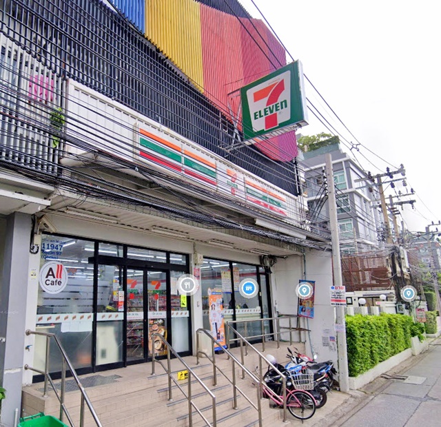 พระโขนง 499ม.กระจกทั้งหลัง  ติด7-11 5ก้าว ถึง BTSบางจาก สุขุมวิท91-99  อาคารออฟฟิศ5 ชั้น ห้องมุม  290ตร.ม. เซ็นทรัล 3.2 กม. โลตัสอ่อนนุช 