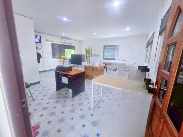 เทคนิคมีนบุรี 2กม. MRT บางชัน 800 ม.ให้เช่า-ขายโกดัง พร้อมบ้าน 3หลัง 70ตรว. 270ตร.ม.ซ. รามอินทรา111-121  ถ.รามอินทรา พระยาสุเรนทร์