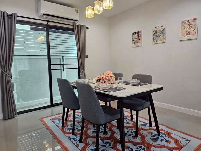 ให้เช่า 36,000 บาท/เดือน #กาญจน์กนก12 #สารภี บ้านเดี่ยว 2 ชั้น ทำเลเยี่ยม #ติดถนนใหญ่ #หิ้วกระเป๋าเข้าอยู่ได้เลย