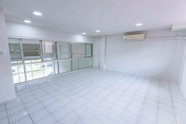 โชว์รูม 5 นอน ไม่เคยอยู่! ให้เช่าอาคารสำนักงาน 4 ชั้น 2คูหา 56ตร.วา. 576ตร.ม MRTสวนหลวง ร.9 2.4 กม. ถ.เฉลิมพระเกียรติร.9 29-38 .  6 น้ำ