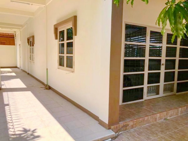 ถ.สาย2 วัดศรีประวัติ500 ม.  ไทวัสดุ บางใหญ่ 700 ม. วัดศรีเรืองบุญ 850ม. ให้เช่าทาวน์เฮาส์ 2 ชั้น  33 ตร.วา. 3 นอน ตลาดพระเงิน 2.8 กม.