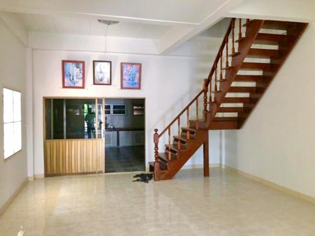 ถ.สาย2 วัดศรีประวัติ500 ม.  ไทวัสดุ บางใหญ่ 700 ม. วัดศรีเรืองบุญ 850ม. ให้เช่าทาวน์เฮาส์ 2 ชั้น  33 ตร.วา. 3 นอน ตลาดพระเงิน 2.8 กม.