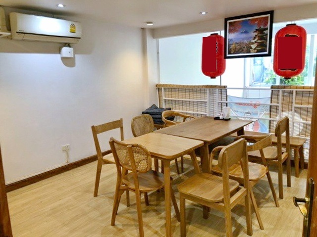 ดองกิ มอลล์ ทองหล่อ 900ม. ให้เช่าอาคารพาณิชย์ 2ชั้น 19ตร.วา. 72 ตร.ม.2 แอร์ ติดถนน รร.นานาชาติสิงคโปร์เอกมัย 1กม. ตลาดเอกมัย 500ม.