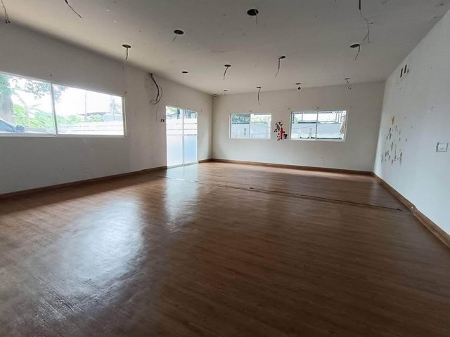 HR2705ให้เช่าที่ดินพร้อมอาคาร 200 ตรว.ซอยโยธินพัฒนา ใกล้เลียบด่วนรามอินทรา เหมาะทำStudio ถ่ายภาพ, โฮมออฟฟิศ, ที่เก็บสินค้า