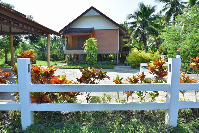 ให้เช่าบ้านเดี่ยว 2 ชั้น ริมคลอง ใกล้ตลาดน้ำท่าคา อัมพวา สมุทรสงคราม