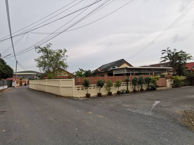 บ้านเดี่ยว หลังมุม 93 ตารางวา ตรงข้ามสนามราชนาวี สัตหีบ ผ่อนเดือนละ 12000 บาท