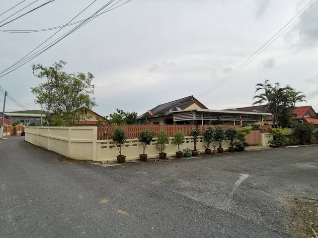 บ้านเดี่ยว หลังมุม 93 ตารางวา ตรงข้ามสนามราชนาวี สัตหีบ ผ่อนเดือนละ 12000 บาท