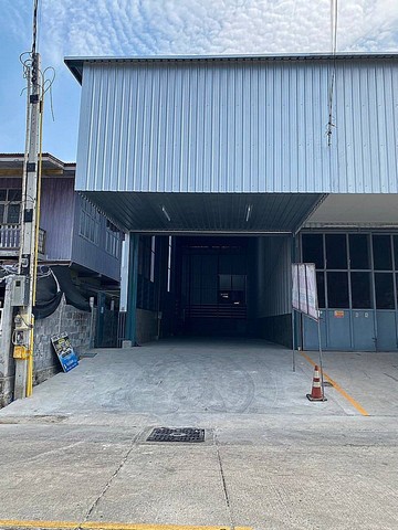 ให้เช่าโกดังบ้านสวนเมืองชลบุรี โกดังให้เช่า ขนาดในอาคาร พื้นที่อาคารรวมจอดรถด้านหน้า ประมาณ280 ตารางเมตร)