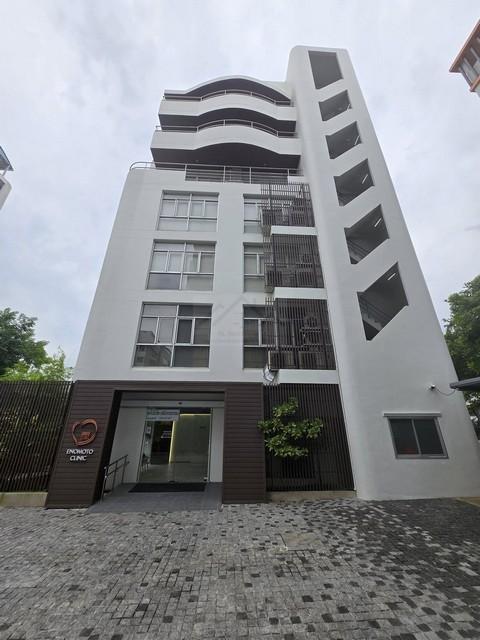 ให้เช่าสำนักงาน 8 ชั้น พื้นที่ 1,000 ตรม. ถ.ศรีนคริทร์ซอย 40 มีดาดฟ้า มีลิฟท์ ใกล้ BTS ปุณวิถี