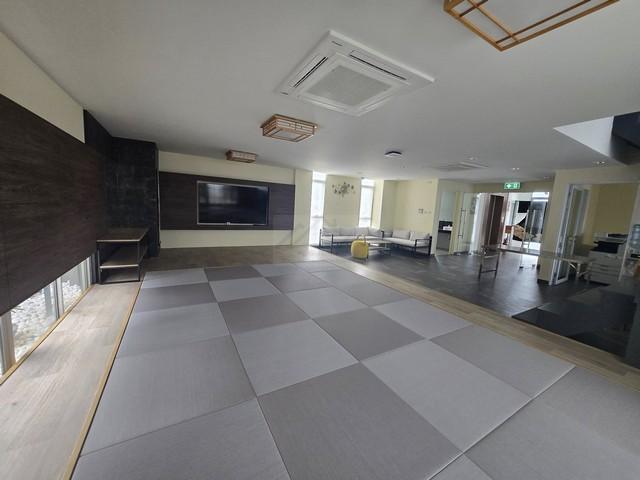 ให้เช่าสำนักงาน 8 ชั้น พื้นที่ 1,000 ตรม. ถ.ศรีนคริทร์ซอย 40 มีดาดฟ้า มีลิฟท์ ใกล้ BTS ปุณวิถี