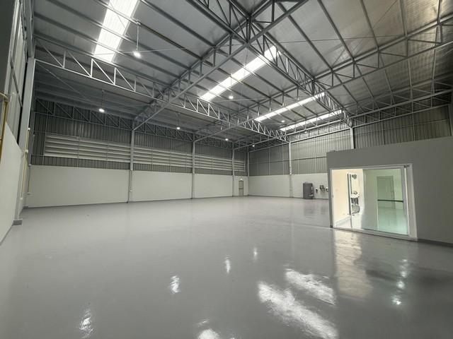 ให้เช่าโกดังพร้อมออฟฟิศ พื้นที่ 400 , 600 ตรม. ถนนกว้าง 8 เมตร ย่านถนนรามอิทรา ใกล้ BTS วัชรพล