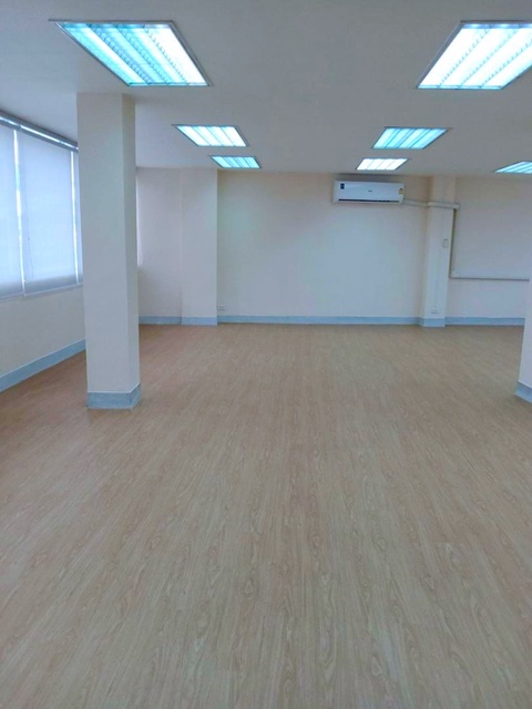 สาธุประดิษฐ์ 28-36  ให้เช่าสำนักงาน ชั้น 2 112ตร.ม.พระราม 3กม. เทรัลเซ็น ทางด่วน สะพานพระราม9 BRTวัดดอกไม้ 1.3 กม. ตกแต่งสวย 