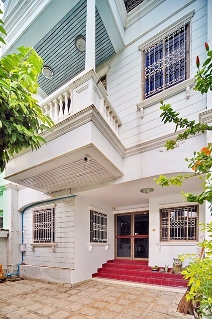 เจริญกรุง105-109 Terminal21 5นอน ให้เช่าทาวน์เฮาส์ 3 ชั้น 420 ตร.ม. พระราม3 155ม.  เจริญราษฏร์35 ตร.วา. 3 น้ำ  ตลาดบางคอแหลม 800 ม.