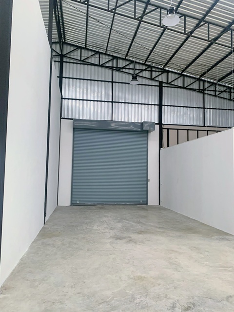 ไทวัสดุ ศรีสมาน 2.2 กม. โรบินสัน ศรีสมาน  900ม. ให้เช่าโกดัง พร้อมออฟฟิศ 255ตร.ม. 72ตร.วา. 1 นอน 1 ออฟฟิศ 3 น้ำ