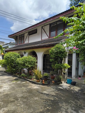 ขายบ้าน 2 หลัง พร้อมที่ดินสวย ถนนสุขุมวิท 71 กรุงเทพ