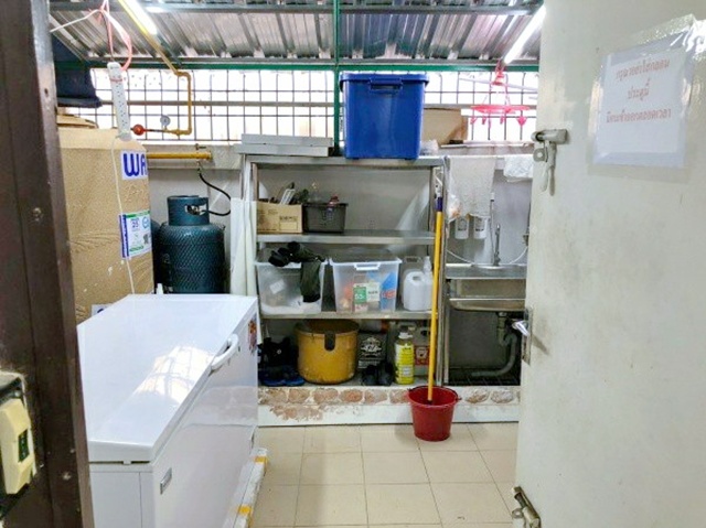 ดองกิ มอลล์ ทองหล่อ 900ม.ตลาดเอกมัย 500ม. ให้เช่าอาคารพาณิชย์  18 ตร.วา. 72 ตร.ม.2 แอร์ ติดถนน   คาเฟ่ ร้านค้า ร้านอาหาร