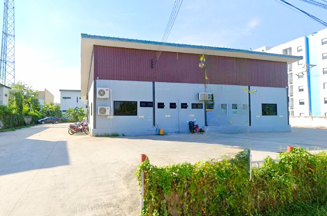 ห้วยกะปิ เซ็นทรัล ชลบุรี 1.2 กม.อาคารพาณิชย์ ชั้นเดียว 500 ตร.ม. ติดถนนสุขุมวิท  แม็คโคร ชลบุรี 2.7 กม. ตลาดจตุจักร ชลบุรี 3.5 กม.