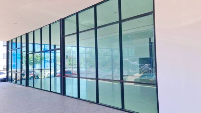 ติดถนนสุขุมวิท ห้วยกะปิ  บิ๊กซี ชลบุรี  1.4 กม. อาคารพาณิชย์ ชั้นเดียว 500 ตร.ม. ตลาดจตุจักร ชลบุรี 3.5 กม. แม็คโคร ชลบุรี 2.7 กม.