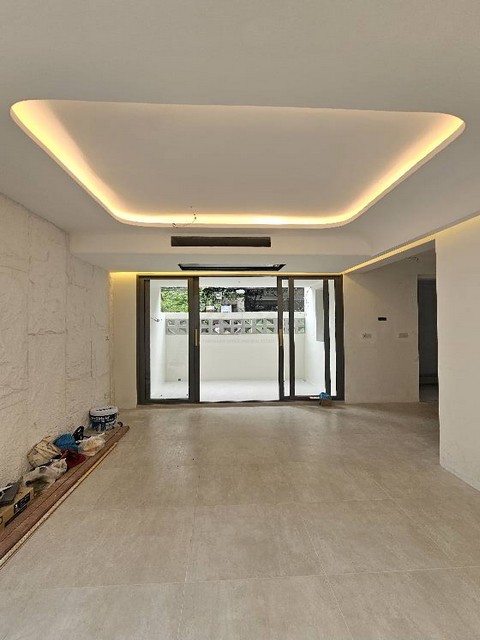 ขาย Townhome แนวใหม่ 2 ชั้น สุขุมวิท 36 ออกแบบโดยเน้นทิศทางของลมและแสงธรรมชาติ ทำให้สามารถอยู่ในบ้านได้สบายตลอดทั้งวัน ใกล้ BTS ทองหล่อ