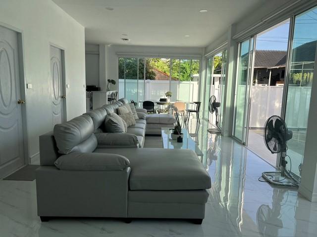 ให้เช่าบ้านเดี่ยว 2 ชั้น 80 ตรว. บ้านสร้างเอง สไตล์ Modern ใกล้ Robinson Lifestyle ลาดกระบัง