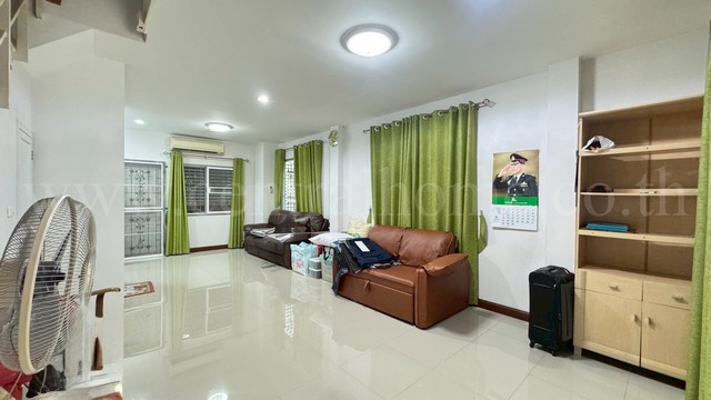 P1 ทาวน์โฮม 3 ชั้น เดอะ ทรัสต์ ซิตี้ งามวงศ์วาน 25 หลังริม ราคาถูก