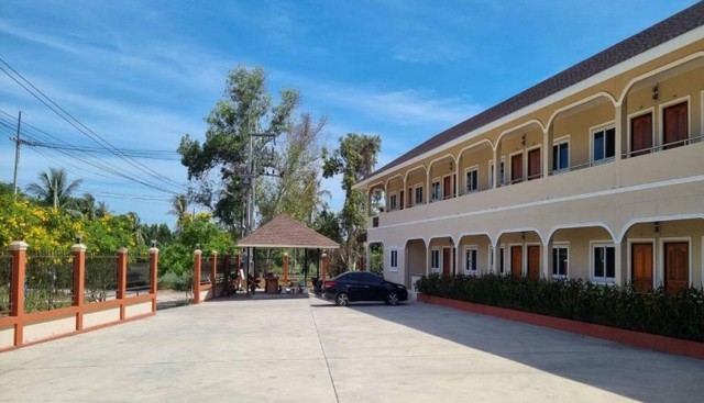 ขายด่วนมาก อพาร์ตเมนต์ 40 ห้อง พื้นที่กว้าง 1 ไร่ ห้องพักใหม่มาก พร้อมที่จอดรถกว้างๆ พร้อมดำเนินกิจการต่อได้เลยทันที