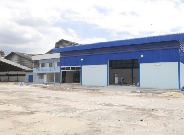 โกดังพร้อมสำนักงาน รามอินทรา ตั้งอยู่บริเวณถนนรามอินทรา เข้าได้ทั้งเส้นเลียบทางด่วนรามอินทรา