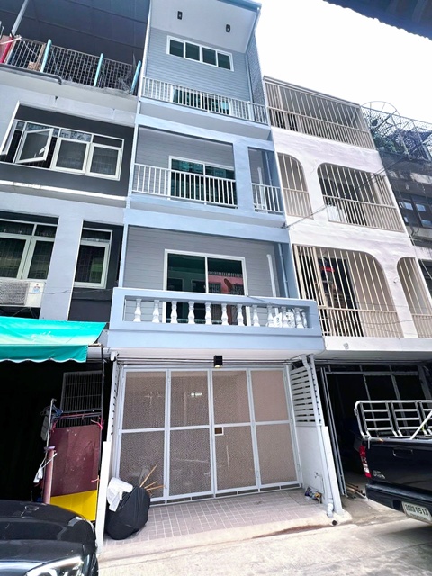เซ็นจูรี่ สุขุมวิท 900 ม. ถ. สุขุมวิท สุขุมวิท89-97 BTSอ่อนนุช 900ม.ให้เช่าอาคารพาณิชย์ 5 ชั้น 19 ตร.วา. 369 ตร.ม.