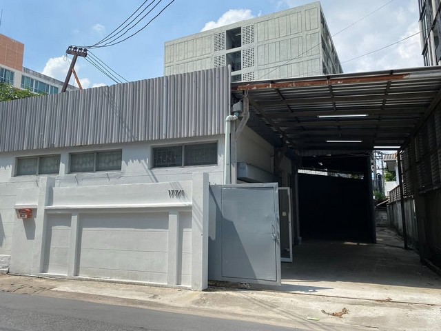  ให้เช่าโกดังพร้อมออฟฟิศ ขนาด 400 ตารางเมตร ใกล้ถไฟฟ้า MRT รัชดา-ลาดพร้าว