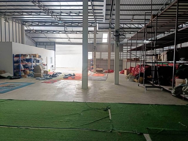 ให้เช่าโกดัง 550 ตรม.ซอยนวลจันทร์ 21 พร้อมออฟฟิศ และห้องน้ำในตัว รถเทรลเลอร์เข้าออกได้ ใกล้เลียบด่วน