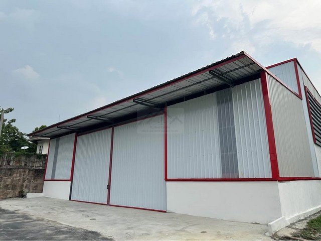 ให้เช่าโกดังสร้างใหม่ 700 ตรม. ถนนกรุงเทพกรีฑา รถเทรลเลอร์เข้าออกได้ **เหลือ 2 ยูนิตสุดท้าย เช่ารวมได้