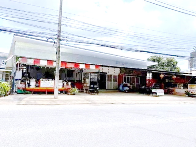 โลตัส โนนม่วง ขอนแก่น 1กม. อาคารพาณิชย์ 1 ชั้น  ม.ขอนแก่น 1.46กม. 7-11 22ตร.วา. 82ตร.ม. ม 1นอน  ทำธุรกิจคลินิก ร้านค้า 