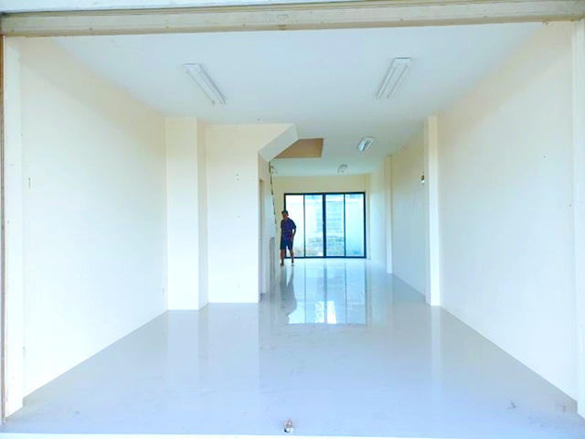 มาบเตย มาบยางพร  บิ๊กซี ปลวกแดง 4.8 กม. รีโนเวทใหม่ อาคารพาณิชย์ 4คูหา 3 ชั้น 22 ตร.วา.ติดทางหลวง มาบยางพร ทำเลการค้า หรือสำนักงาน