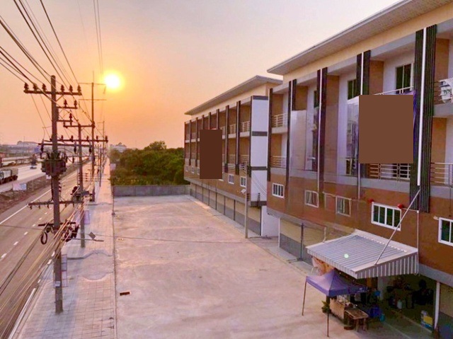 นิคมสมุทรสาคร 4.5 กม. ธนบุรี-ปากท่อ รพ.สมุทรสาคร  3.6กม.ขาย-ให้เช่าอาคาร 4ชั้น 19ตร.วา. 315ตร.ม. ปตท พะราม2 กม.35  ตลาดทะเลไทย 7.6 กม.  