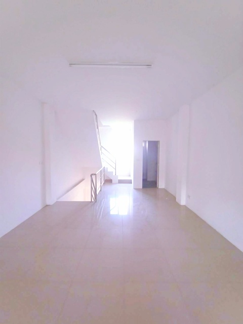 นิคมสมุทรสาคร 4.5 กม. ธนบุรี-ปากท่อ รพ.สมุทรสาคร  3.6กม.ขาย-ให้เช่าอาคาร 4ชั้น 19ตร.วา. 315ตร.ม. ปตท พะราม2 กม.35  ตลาดทะเลไทย 7.6 กม.