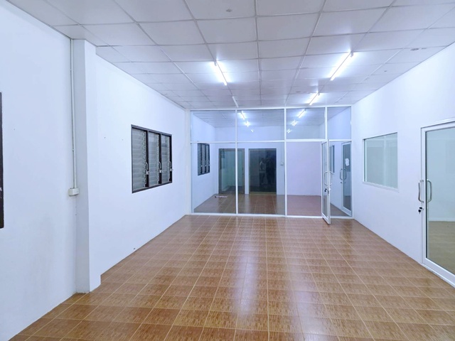 เอกชัย75-85 บางบอน 1 เอกชัย บางบอน 800 ม. 1002ตร.ม. MRTบางแค 4.4กม. ให้เช่าโกดัง อาคารพาณิชย์ 2 ชั้น หลังมุม 252ตร.วา.   3นอน 3น้ำ