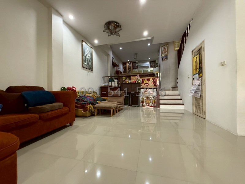 ขายทาวน์โฮม บ้านกลางเมือง โชคชัย 4 ติดกองปราบ เนื้อที่ 22.5 ตรว 3นอน 4น้ำ หน้าบ้านหันทางทิศเหนือ