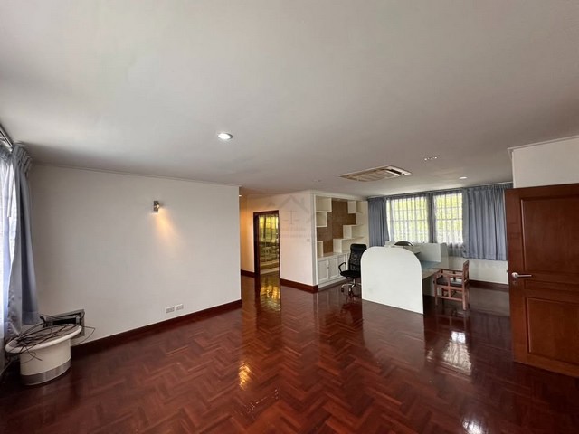 ให้เช่าบ้านเดี่ยว 2 ชั้น 340 ตรว. ย่านสุขุมวิท71 ปรีดีพนมยงค์14 ใกล้ BTS พระโขนง จอดรถ 15 คัน เหมาะสำหรับอยู่อาศัยหรือทำโฮมออฟฟิศ