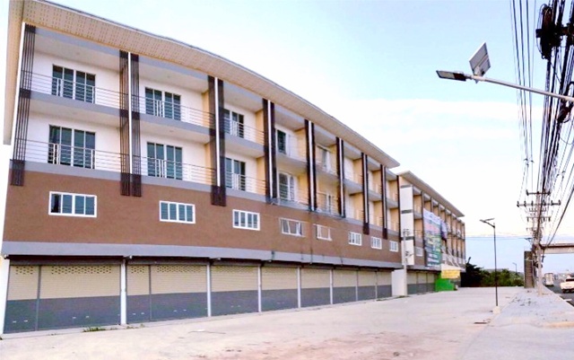  รพ.สมุทรสาคร  3.6 กม. ธนบุรี-ปากท่อ ปตท พะราม2 กม.35  ขาย-ให้เช่าอาคาร 4 ชั้น 19 ตร.วา. 310 ตร.ม.ตลาดทะเลไทย 7.6 กม.  นิคมสมุทรสาคร 4.5 กม.