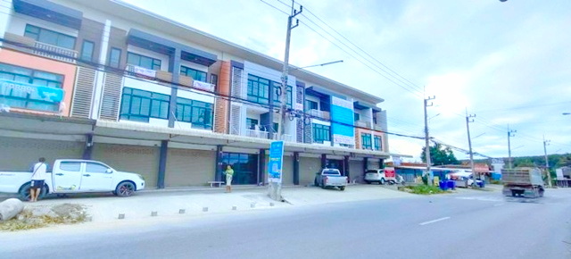 บิ๊กซี ปลวกแดง 4.8 กม. มาบเตย มาบยางพร  รีโนเวทใหม่ อาคารพาณิชย์ 4คูหา 3 ชั้น 22 ตร.วา.ติดทางหลวง มาบยางพร ทำเลการค้า หรือสำนักงาน