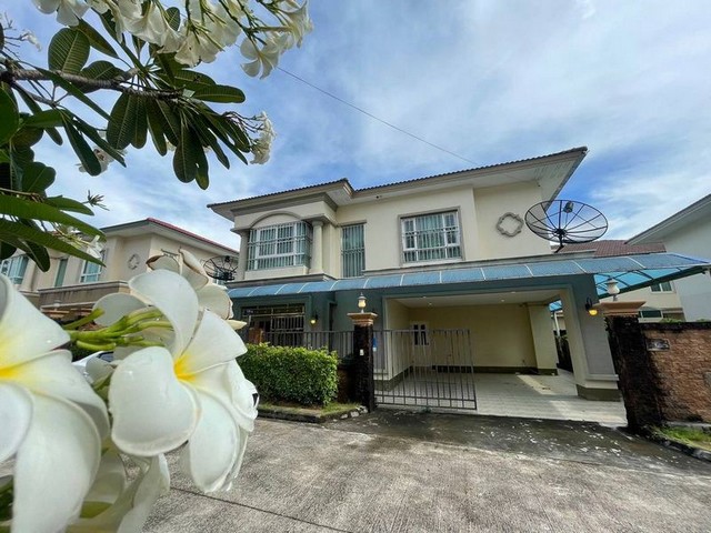 TEL:088-559 5199 คุณเอLine:https://line.me/ti/p/C0eGe0whLXให้เช่า บ้านเดี่ยว 2 ชั้น หลังใหญ่ราคาถูกพิกัด หมู่บ้าน casa legend สวนเสือ ศรีราชาพร้อมเฟอร์นิเจอร์ พร้อมอยู่ได้เลยปล่อยเช่า 30,000 บาทสัญญาเช่าขั้นต่ำ 1 ปี(มัดจำ 2 เดือน + ล่วงหน้า 1 เดือน)เนื้อที่ 60 ตารางวา พื้นที่ใช้สอย 240 ตารางเมตร3 ห้องนอน 4 ห้องน้ำ 1 ห้องครัว จอดรถได้ 2 คันรายการของแถม- แอร์ 4 เครื่อง- เครื่องทำน้ำอุ่น- มุ้งลวด ผ้าม่าน เฟอร์นิเจอร์บิ