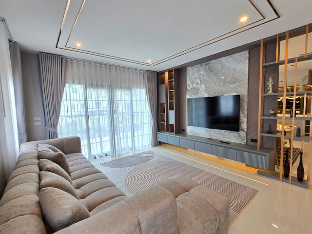 LV53210 ให้เช่า บ้านเดี่ยว หลังใหม่ เซนโทร บางนา Centro Bangna บ้านเดี่ยวสุดพรีเมี่ยมบนทำเลดีที่สุดของบางนา ใกล้ เมกาบางนา