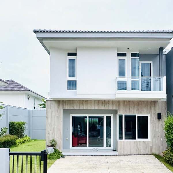 คุ้มกว่านี้ ไม่มีอีกแล้ว บ้านสวย พื้นที่เยอะ ของแถมจัดเต็ม บนทำเลทอง ใกล้ห้าง ทางด่วน รถไฟฟ้า สภาพใหม่เอี่ยม