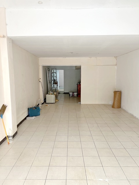 เดอะมอลล์ บางกะปิ 1กม. MRT ลาดพร้าว 101 เพียง 299ม ให้เช่าอาคาร 4 ชั้น 22ตร.วา 322ตร.ม. 4นอน ปากซอยมี 7-11. ลาดพร้าว 126-132 ใ