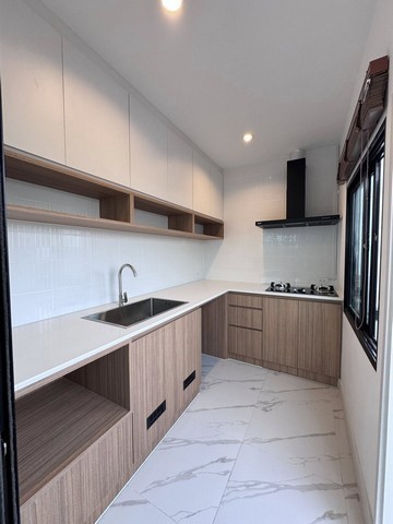 ให้เช่าบ้านแฝด ติด MEGA บางนา  ถนน บางนา-ตราด และวงแหวนกาญจนาภิเษก   หลังมุม (พื้นที่เกือบเท่าบ้านเดี่ยว) โครงการ โคโม่ เบียงก้า 2 บางนา