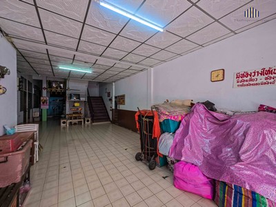 ขายอาคารพาณิชย์ตึกแถว 2 คูหา  ซ.รามคำแหง 37/1 ขนาด 31 ตร.วา ทำเลดีมากคนคึกคัก ใกล้ MRTม.รามคำแหง เหมาะรีโนเวททำกำไรโฮมออฟฟิศ หอพัก